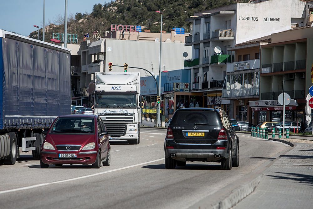 La Jonquera - N-II | Està entre les pitjor valorades de Catalunya. Els passos de vianants estan massa espaiats, hi ha manca de vorera, el transport públic és insuficient, no hi ha infraestructura per bicicletes, i l'excés de vehicles pesants genera inseguretat. Quasi el 25% dels vehicles excedeixen en més d’un 10% el límit de velocitat.