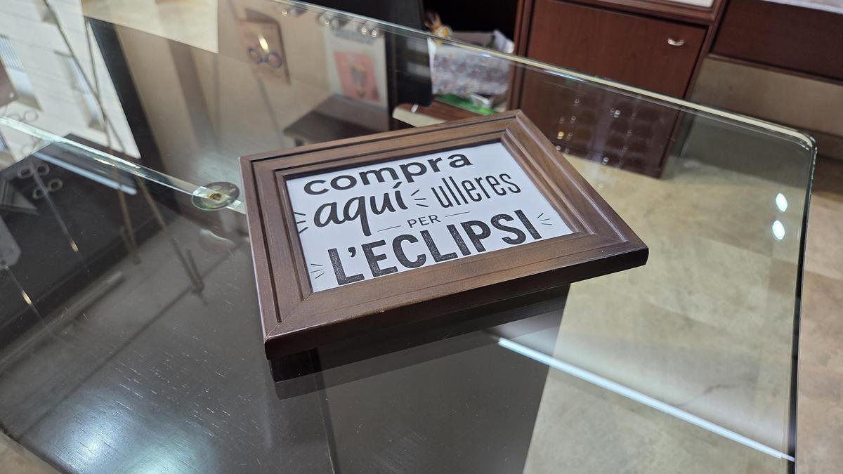 A l'Òptica Vilà han retirat el cartell per evitar confusions a la clientela