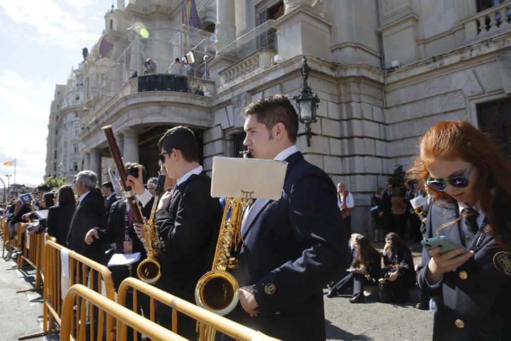 Búscate en el público de la mascletà del 1 de marzo