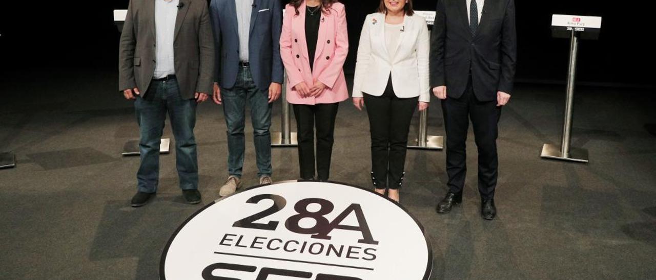 Rubén Martínez Dalmau, Toni Cantó, Mónica Oltra, Isabel Bonig y Ximo Puig antes de comenzar el debate de la Cadena Ser. | EFE (Kai Foersterling)