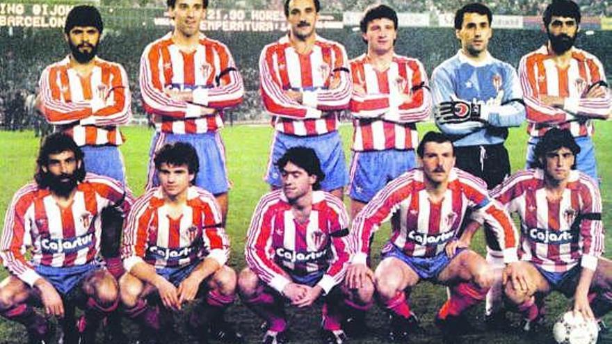 Por la izquierda, de pie, Lucho Flores, Ablanedo I, Joaquín, Tati, Ablanedo II y Jiménez. Agachados, también por la izquierda, Mesa, Eloy, Marcelino, Cundi y Esteban.