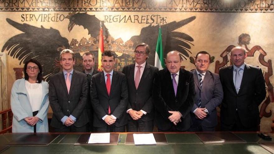 Bernal y Escribano, con los empresarios colaboradores.