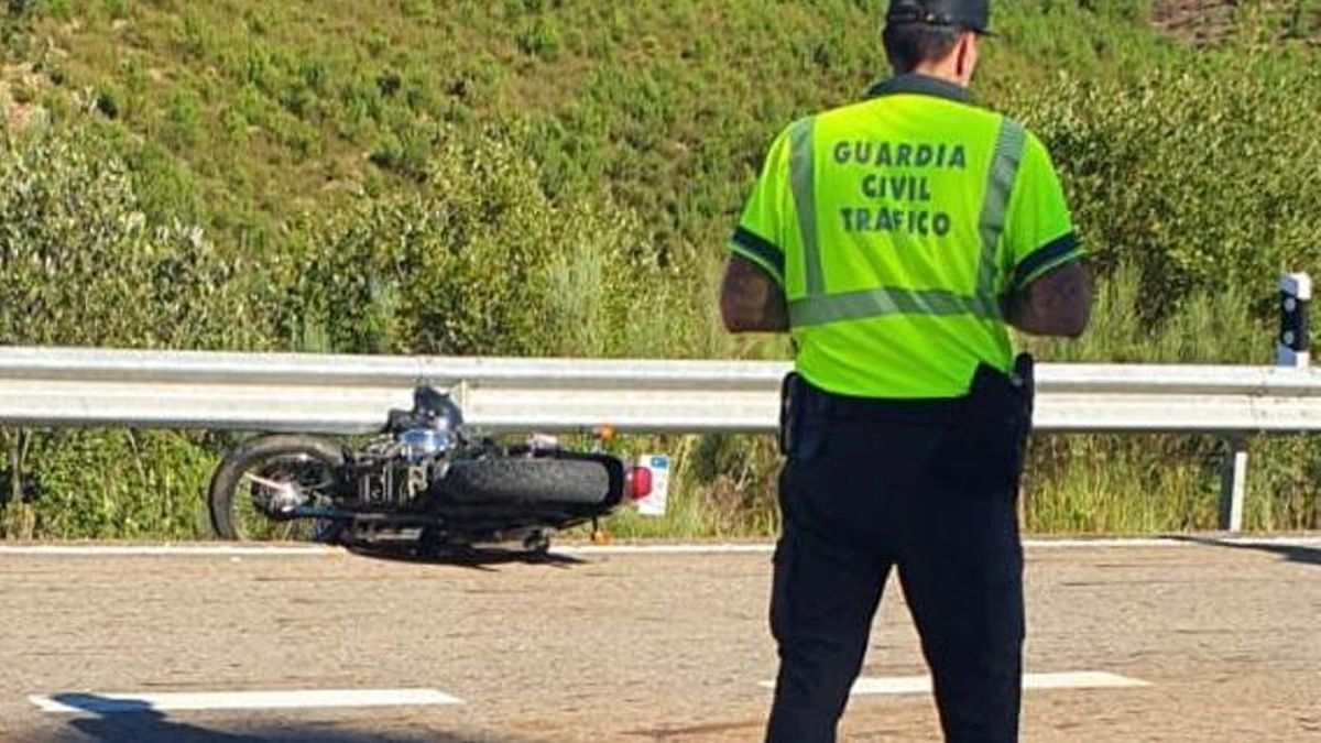 Estado en el que quedó la moto tras el accidente.