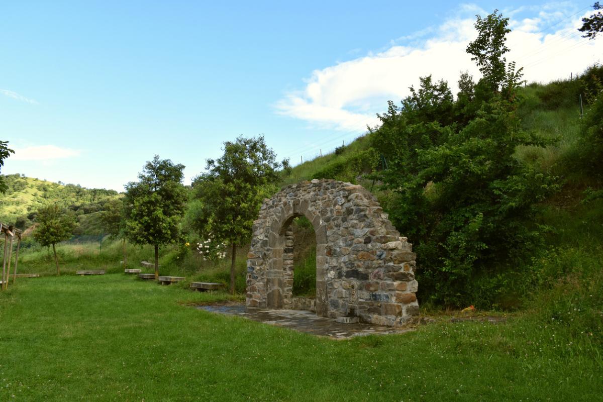 La entrada de Enciso: ruinas de cuando estaba amurallado