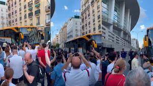 ¿Hasta cuándo van a tener que aguantar esto? Graves insultos al Barça de baloncesto en su llegada al WiZink...  ¡Lamentable!