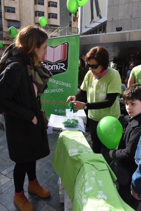 Los interinos de Educación protestan por las oposi