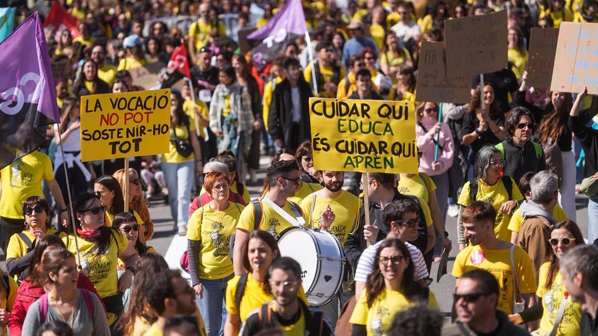 La manifestación de profesores toma el centro de Barcelona