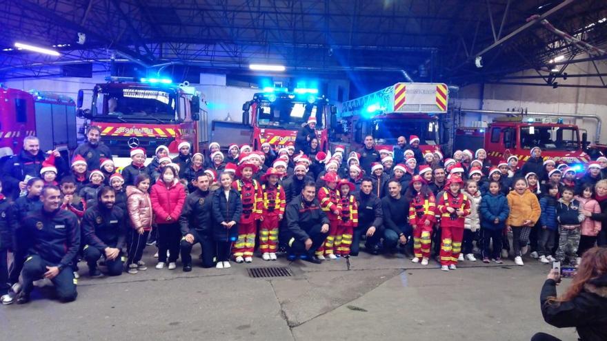 Los villancicos resuenan en el parque de bomberos de Zamora capital