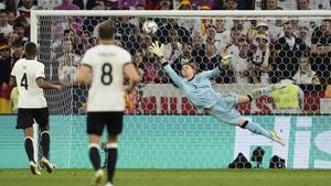 Marc-Andre ter Stegen intenta alcanzar, sin conseguirlo, el disparo de Francisco Conceiçao durante el Alemania-Portugal.