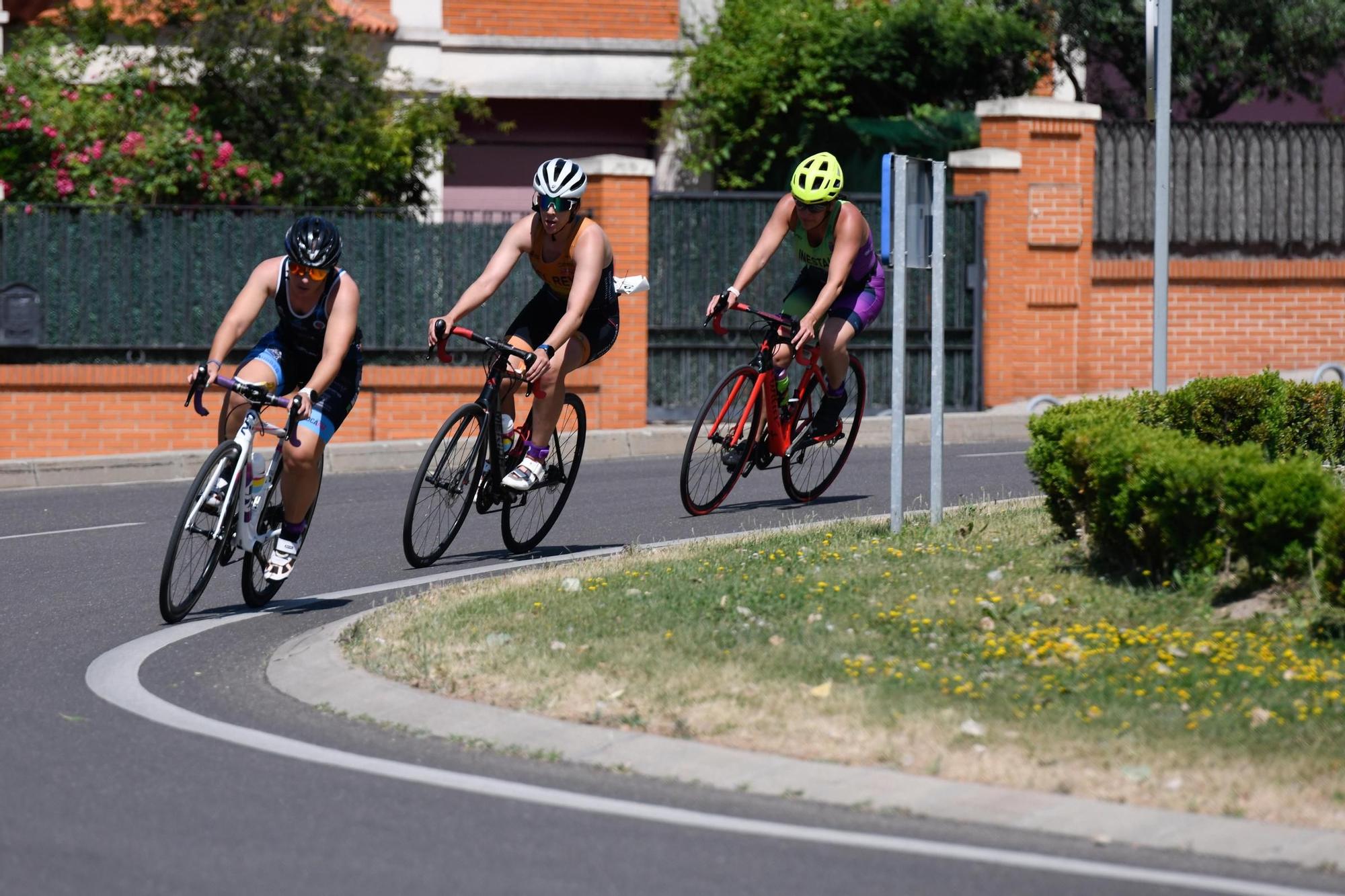 GALERÍA | El Triatlón "Ciudad de Zamora" hace vibrar a la capital del Duero
