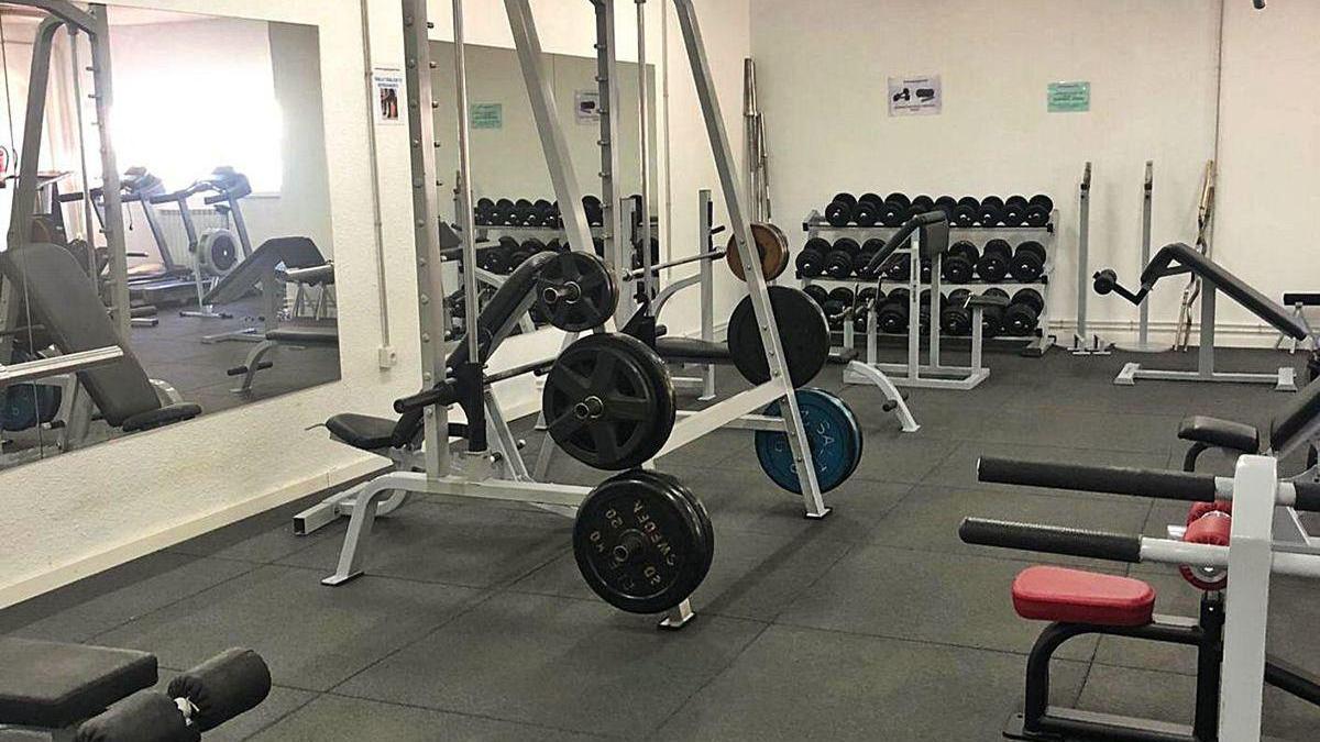 Las máquinas del gimnasio del centro deportivo de Riaño.