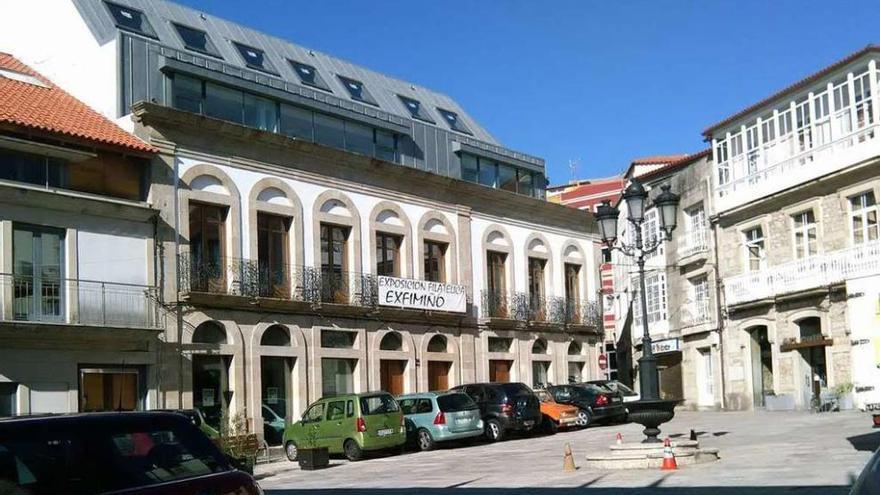 Edificio de la Casa dos Alonsos, en la Praza do Reló, donde se traslada la casa consistorial. // A.F.G. / J. V.