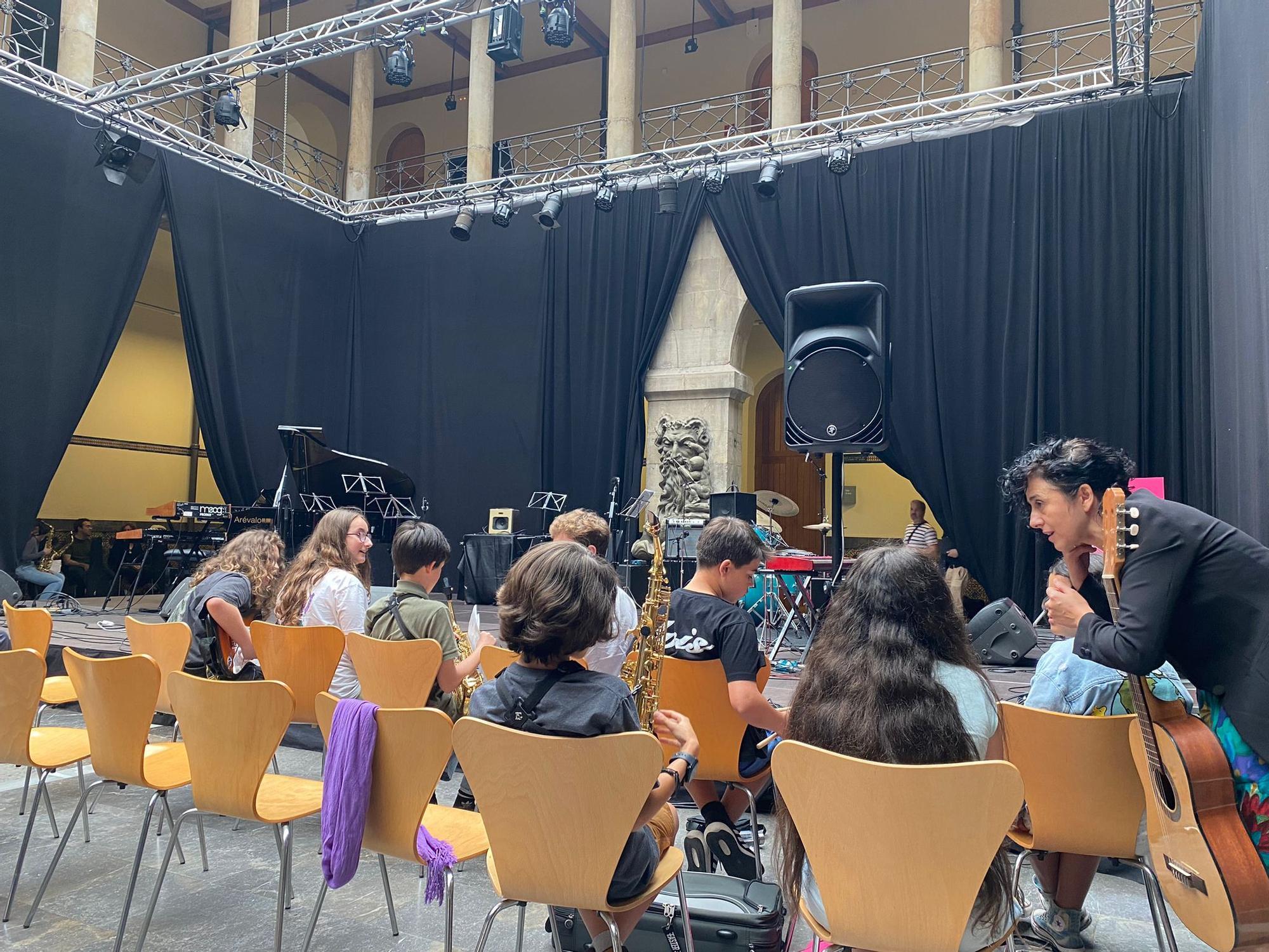 Así fue el concierto para clausurar los talleres de improvisación musical en Gijón (en imágenes)