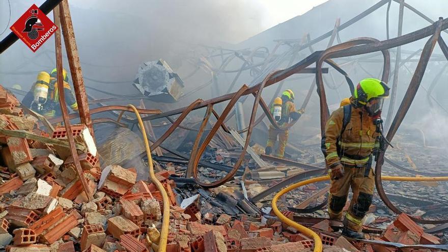 Incendio en una turronera de Xixona