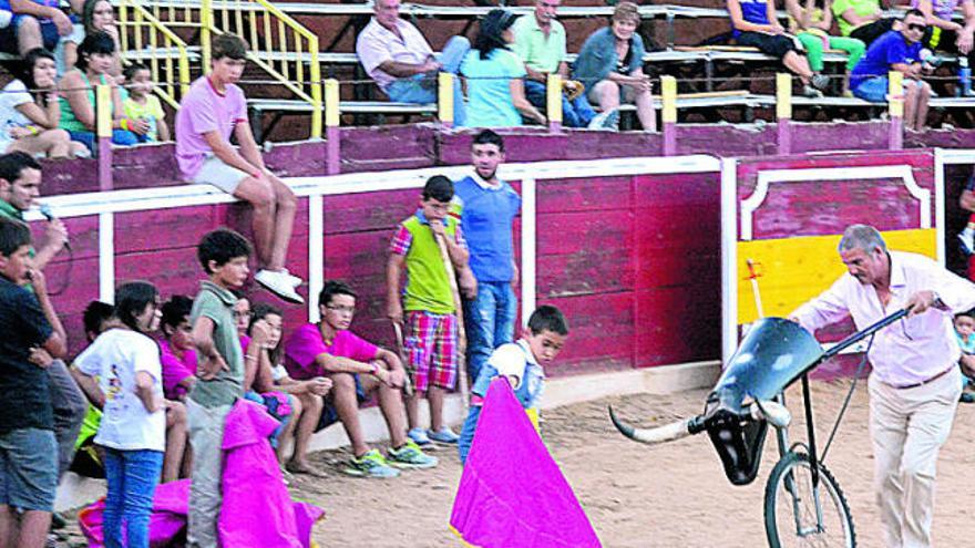 Jaime Salvador se estira en un derechazo.