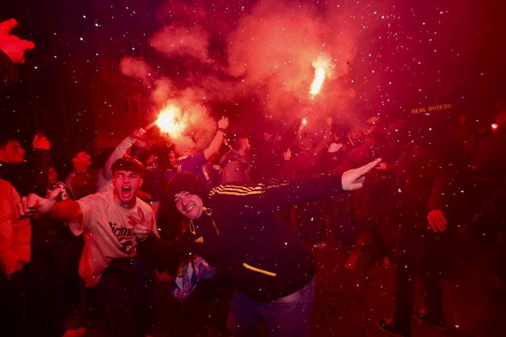 Las aficiones del Oviedo y el Sporting calientan motores antes del derbi