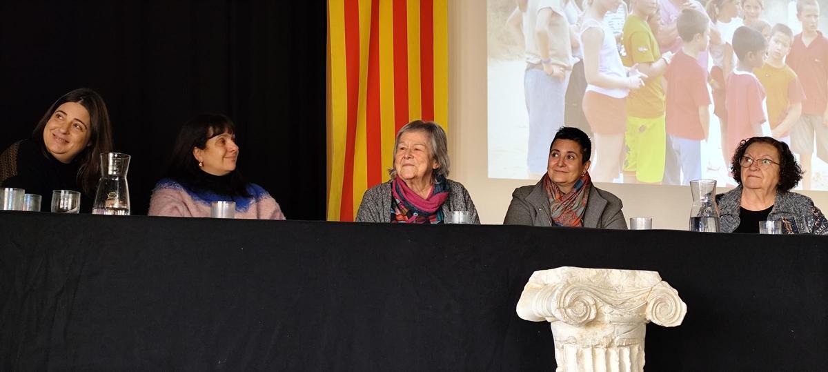 Les arqueòlogues Maribel Fuentes, Esther Rodríguez, Enriqueta Pons, Alba Solés i Aurora Martín.