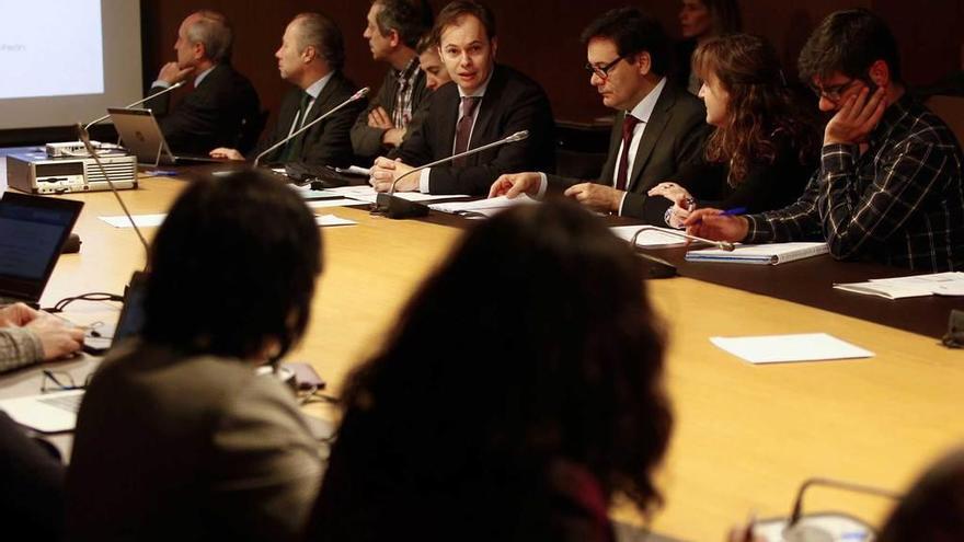 Un momento de la reunión del Consejo Asturiano de Ciencia, Tecnología e Innovación, presidida por el consejero de Industria, Francisco Blanco.