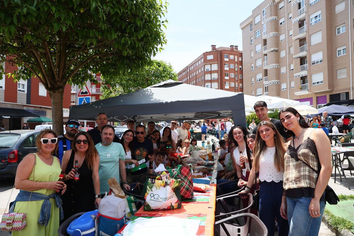 EN IMÁGENES: Villalegre se tira a la calle para cerrar las fiestas del barrio