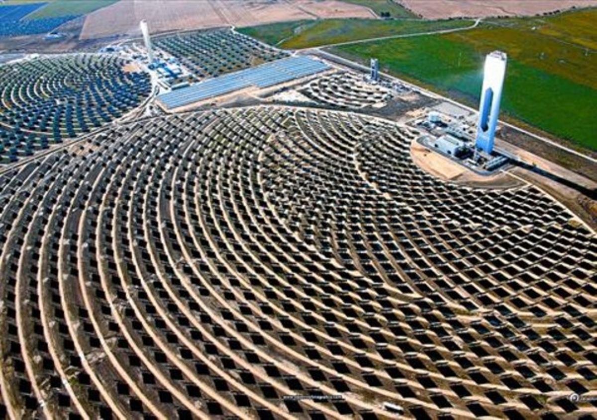 Imatge d’una planta fotovoltaica de Sevilla.