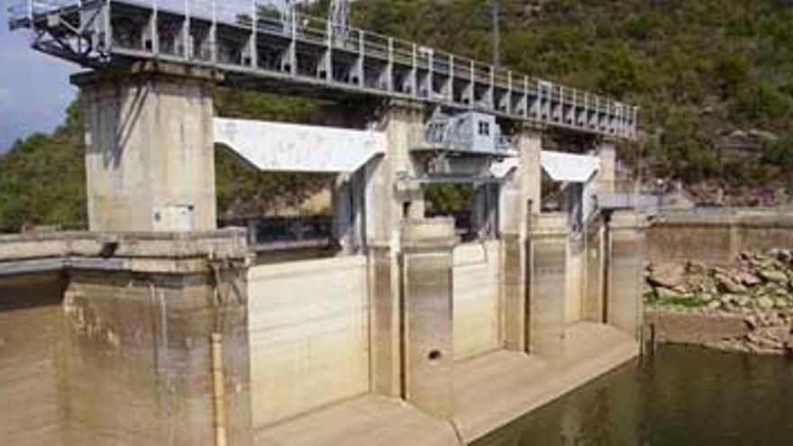 2.000 agricultores extremeños reciben agua de Toledo para regar sus cultivos