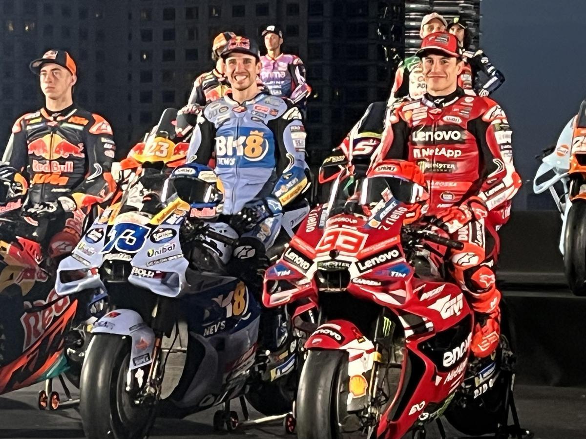 Àlex y Marc Márquez, subcampeón y campeón de MotoGP, han liderado hoy la foto de presentación de MotoGP.