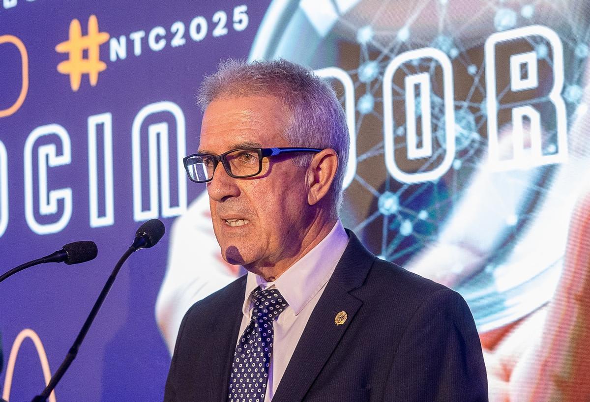 Carlos A. Couros Frías, decano del Colegio Oficial de Ingenieros de Telecomunicación de Canarias.