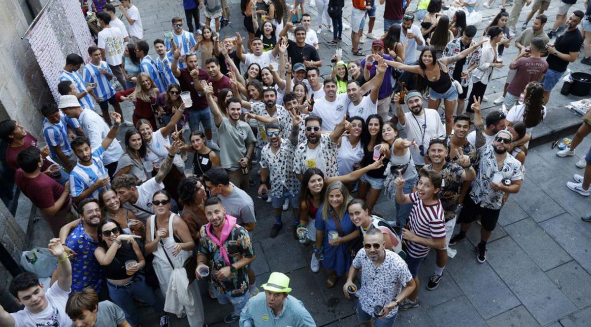 Peñas y música en la primera tarde de la semana grande