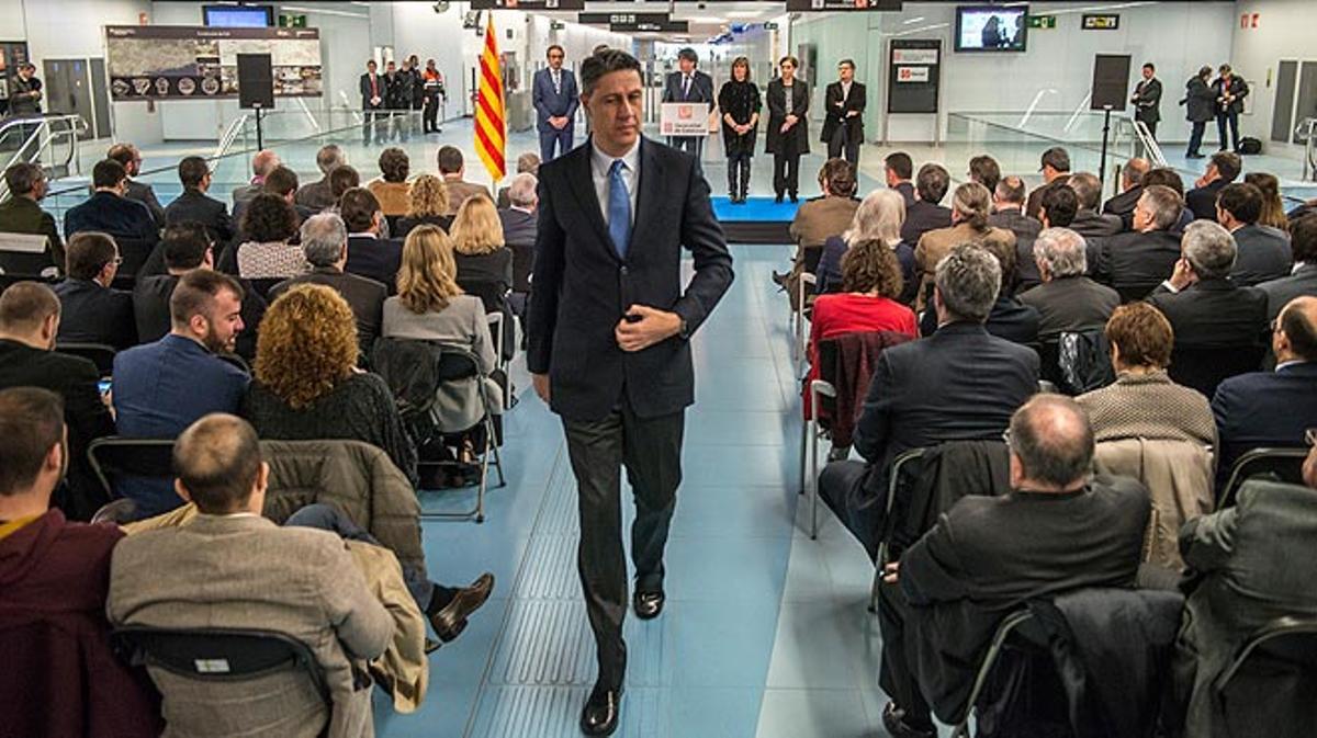 El president del grup parlamentari del PPC, Xavier Garcia Albiol, ha abandonat l’acte d’inauguració de la L-9 sud quan el president de la Generalitat ha acusat l’Estat d’haver dimitit de les seves responsabilitats d’inversió en mobilitat a Catalunya.