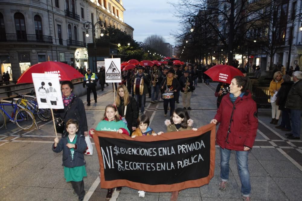 Manifestación en defensa de la escuela pública.