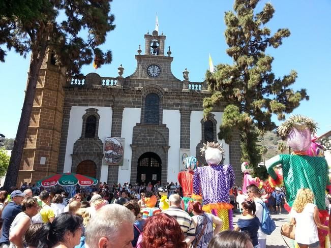 Fiestas del Pino en Teror: Subida de la Bandera en la Basílica