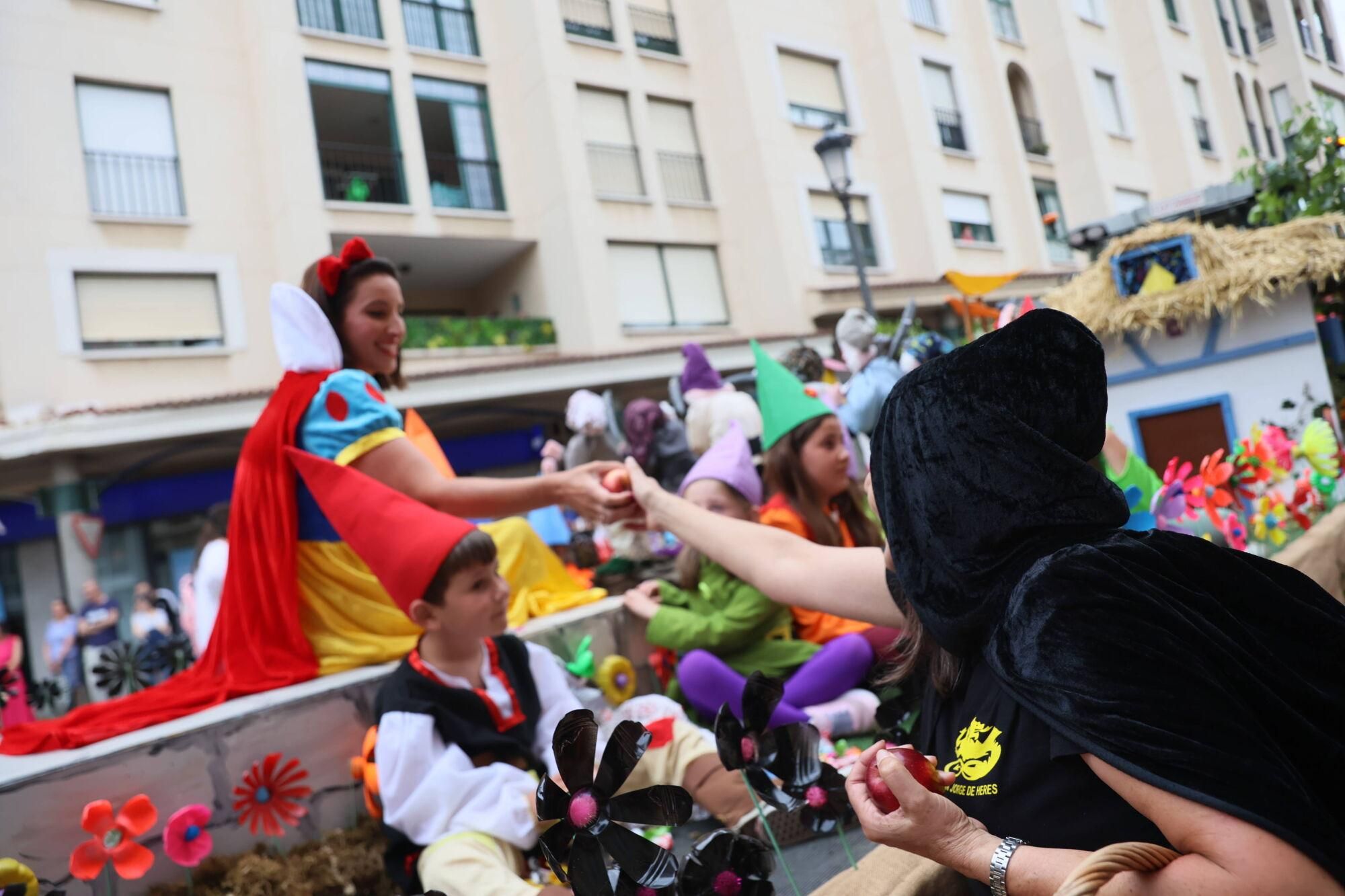 EN IMÁGENES: El desfile de carrozas por las fiestas del Carmen de Luancoi