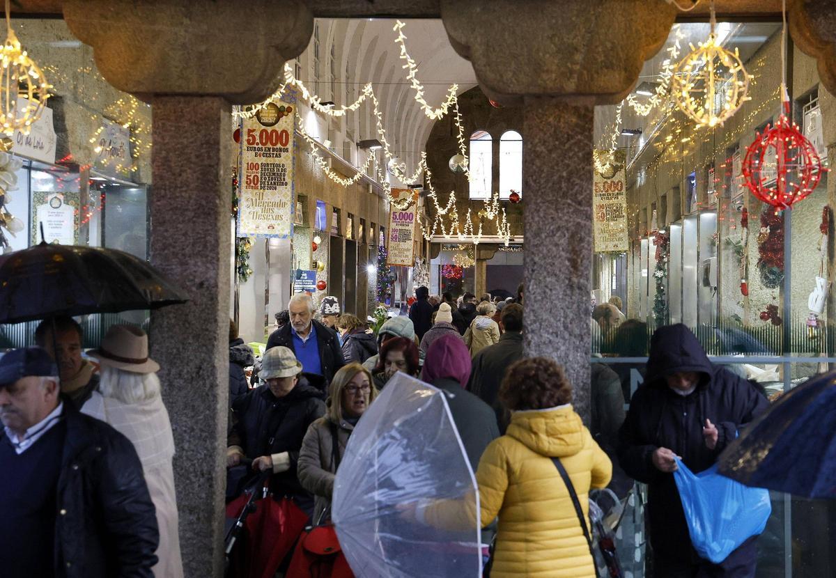 Unha das naves da Praza de Abastos compostelá.