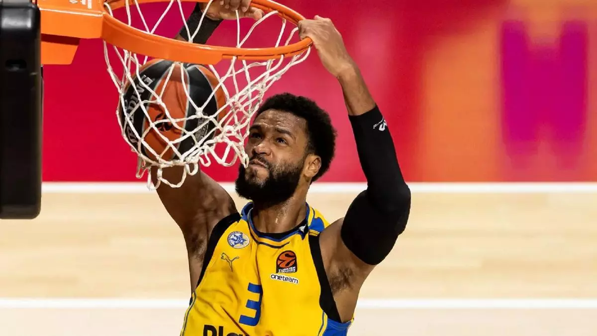 El Unicaja 25/26 anuncia su primera incorporación: James Webb III