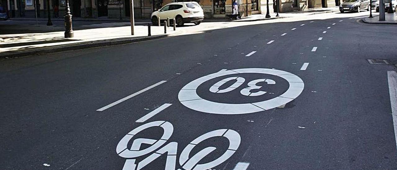 El ciclocarril de la avenida de la Costa, junto al paseo de Begoña y la calle San Bernardo.