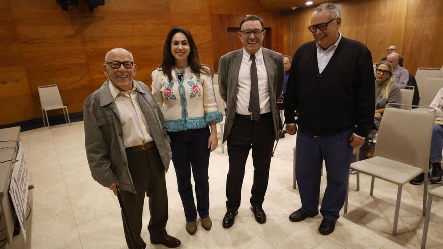 César Álvarez, Silvia Argüelles, Juan Vázquez y Juan García, ayer, en  el salón de conferencias del hotel Palacio de Avilés.  | LUISMA MURIAS