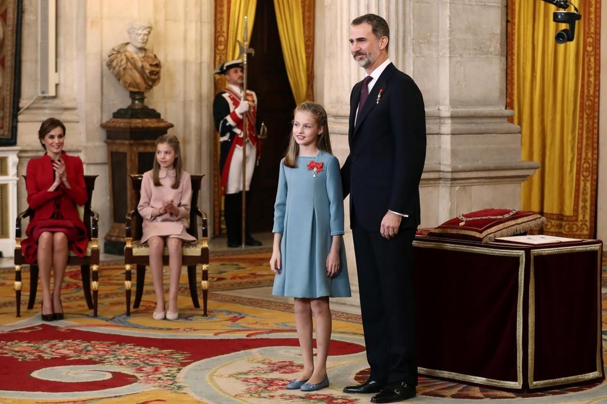 La princesa Leonor recibe el Toisón de Oro de manos de Felipe VI