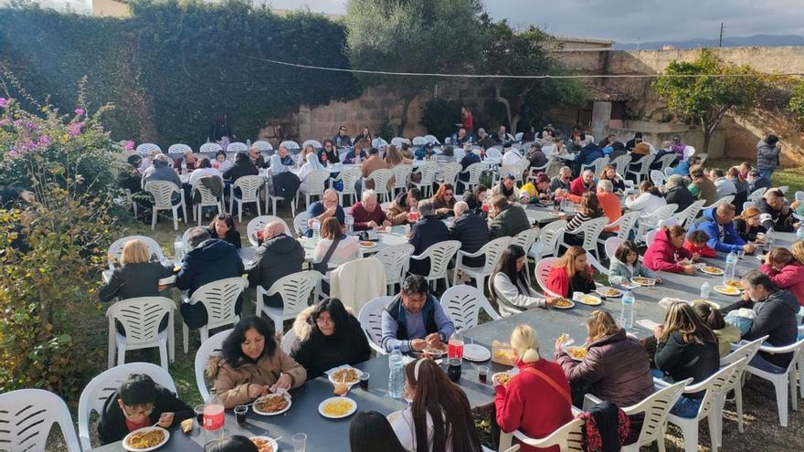 Càritas Paella popular en Binissalem por las personas sin hogar