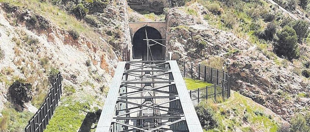 Uno de los dos contratos adjudicados será para diseñar cómo adaptar 39 túneles situados entre Córdoba y Zaragoza.