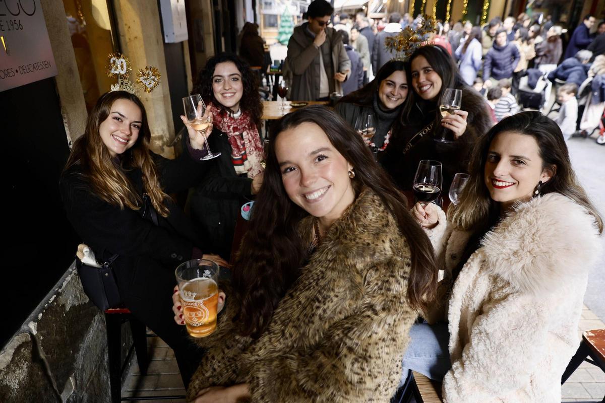 El vermú de Nochevieja, la antesala festiva para despedir el año en Gijón: “Este es un plan que nunca falla”