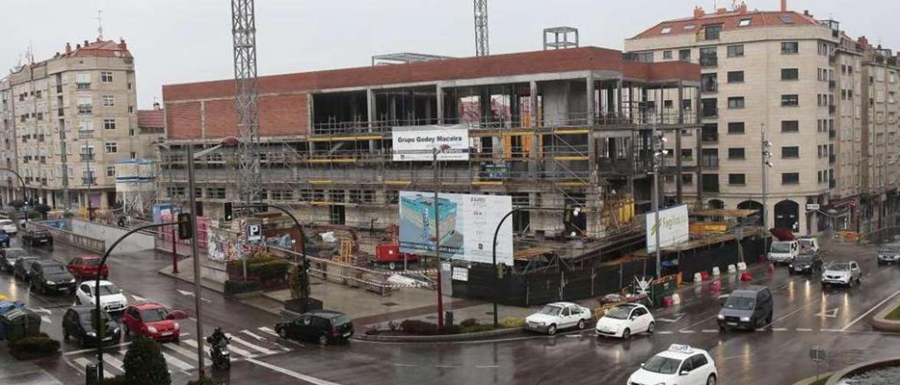 Obras del centro comercial en las antiguas Bodegas Bandeira, en Vigo. // Ricardo Grobas