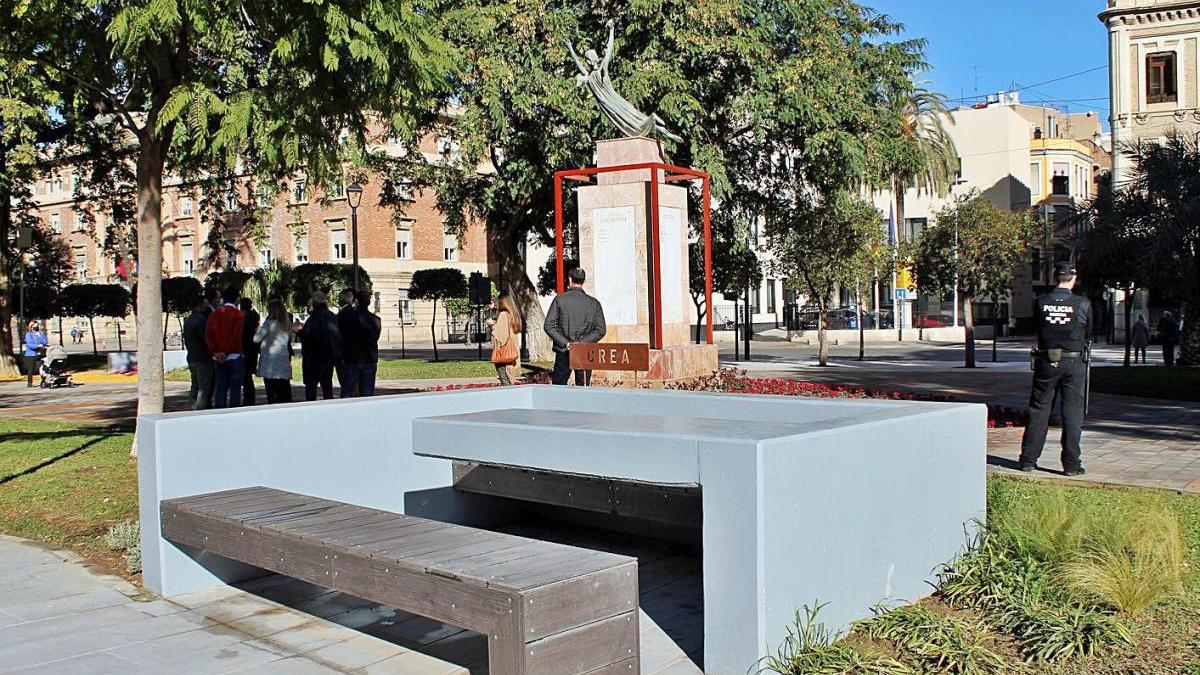 Inauguración de la zona remodelada en el jardín Pedro Flores, en el barrio de El Carmen.