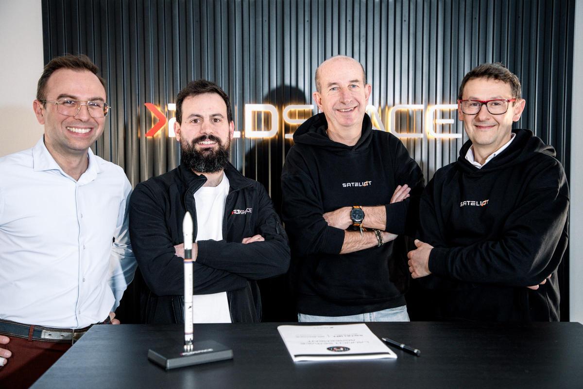 Los responsables de PLD Space y Sateliot.
