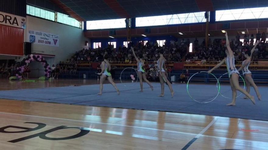 Mas de 100 gimnastas del Mapecca hacen las delicias del público