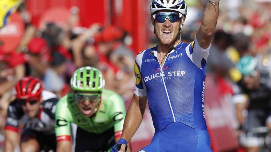 Trentin celebra su victoria en la cuarta etapa de la Vuelta a España.