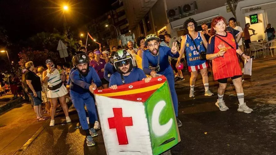 El barrio alicantino de San Blas da inicio a sus Moros y Cristianos con una Retreta llena de música y humor