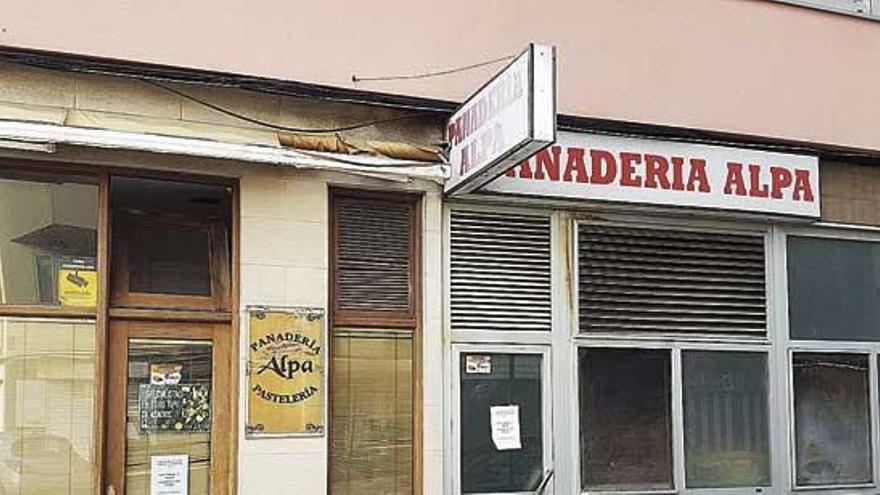 La panadería Alpa, situada en la avenida de Os Mallos, ya cerrada tras su traslado.