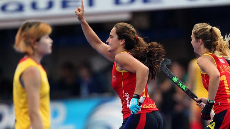 Lola Riera celebra un tanto en el Preolímpico de Valencia