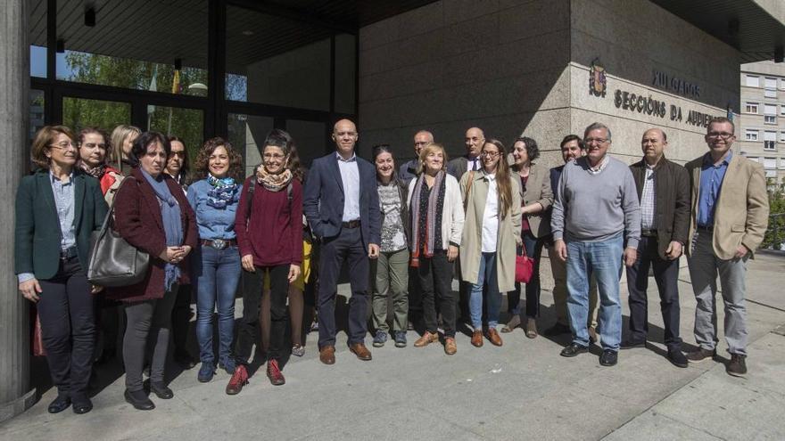 Concentración esta mañana ante los juzgados de Vigo. // Cristina Graña