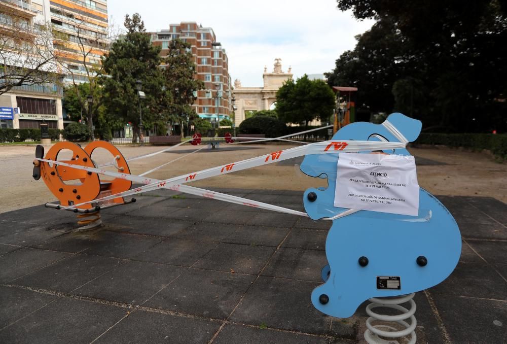 Señalización del ayuntamiento para usar los parque